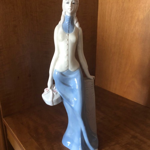 Porcelain decorative items used, height 25-27 cm