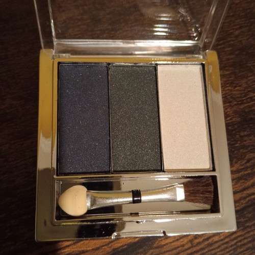 L.A. Angel Eye Shadow Set with 3 Shimmery Shades and Applicator