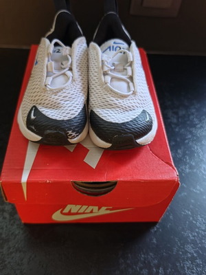 Nike baby shoes used, size 22, poor condition