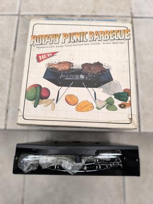 Camping barbecue grill, rotary picnic style