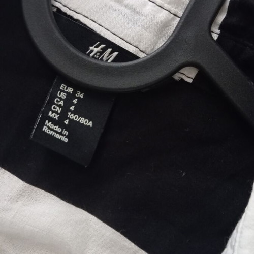 H&M shirt size 34 black and white like new