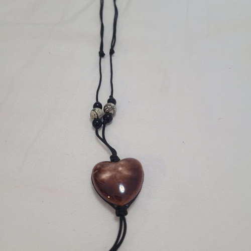 Women's necklace with brown and white heart-shaped stone, adjustable length