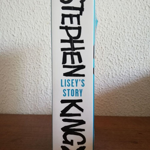 Stephen King paperback books used, Full Dark No Stars and Lisey's Story
