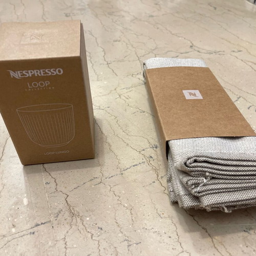 Nespresso 2 lungo cups and 2 towels new with box and gift bag