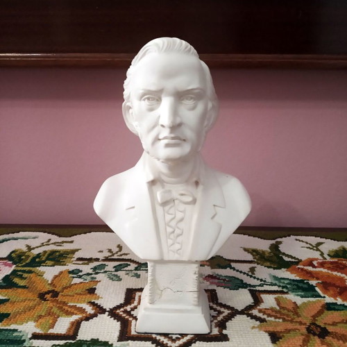 2 Busts of Beethoven and Wagner like new, white with matte finish