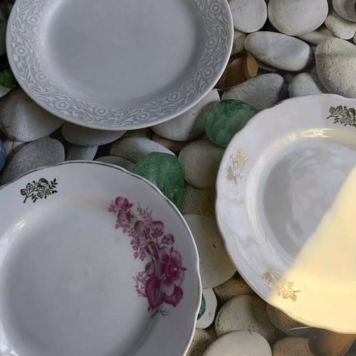 Porcelain plate set like new, 4 pieces