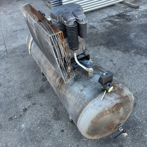 Toros air compressor 500lt 7.5 hp used