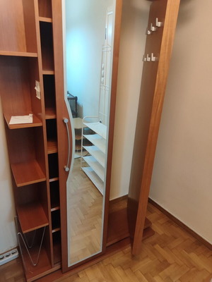 Έπιπλο εισόδου με καθρέφτη, ράφια και κρεμάστρες
