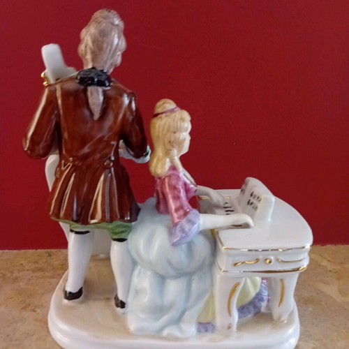 Porcelain vintage figurine with couple playing musical instruments new