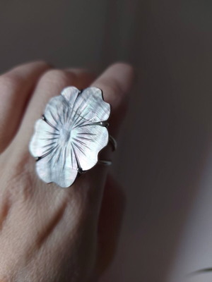 Ring with coral large flower silver new