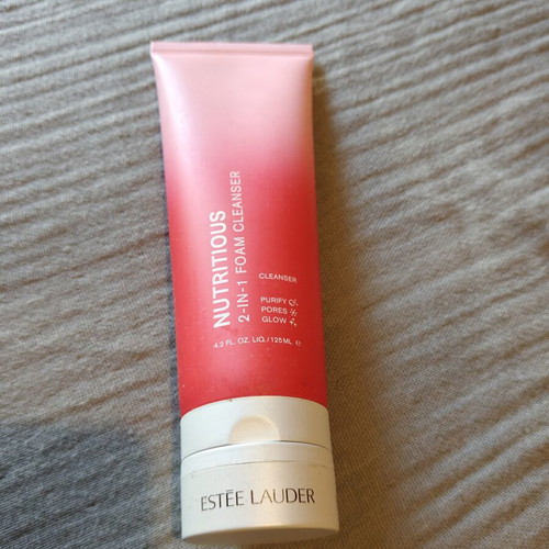 Estee Lauder Nutritious Cleansing Foam new, regular size