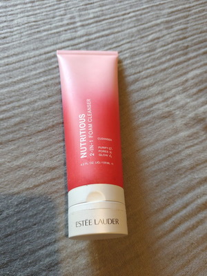 Estee Lauder Nutritious Cleansing Foam new, regular size