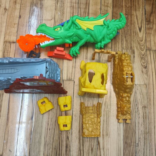 Thomas the Tank Engine track pieces with dragon