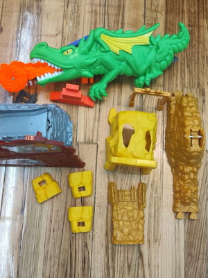 Thomas the Tank Engine track pieces with dragon