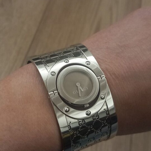 Gucci wristwatch like new, silver, women's