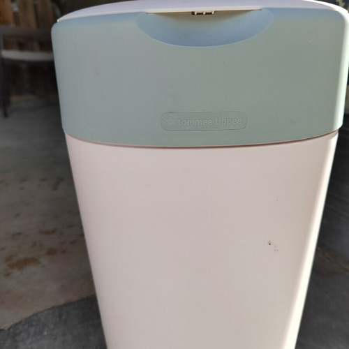 Tommee Tippee Twist diaper disposal bin like new