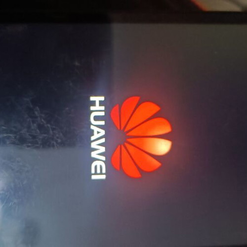 Huawei ALE-L21 mobile phone with charger like new