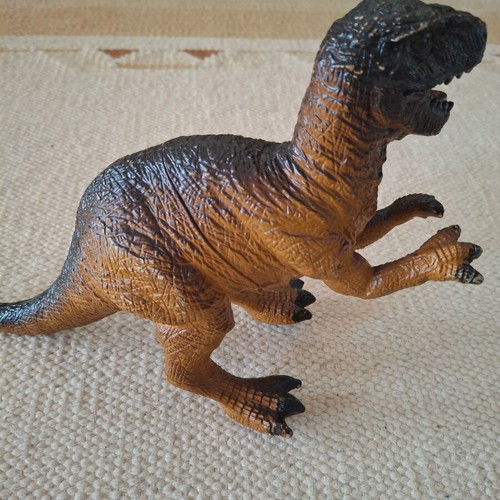 Large dinosaur figure used, compact 25cm