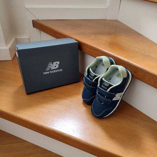 New Balance boy sneakers size 26 like new, blue and green
