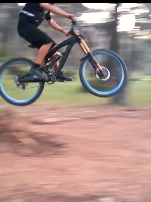 MTB Downhill Custom Commencal Furious Special Project with FoxFactory Kashima
