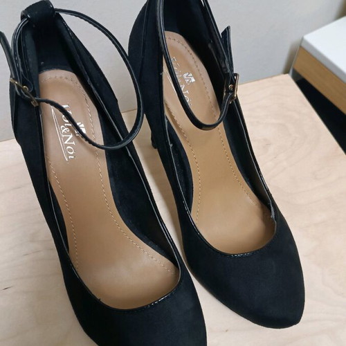 Mary Jane black high-heeled shoes like new, size 39