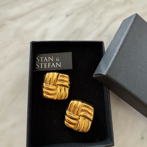 Stan & Stefan gold stud earrings like new