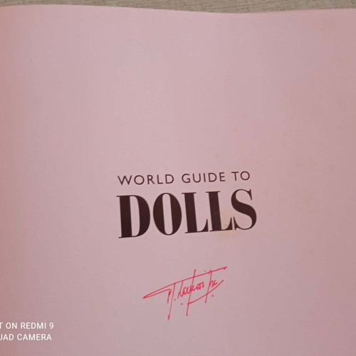 World Guide to Dolls 1993 first edition, like new