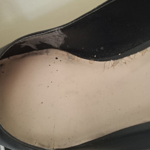 Nine West black leather pumps like new with gold studs, size 37.5