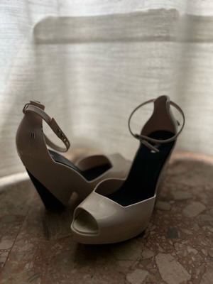 Melissa white peep toe platform sandals size 38 like new