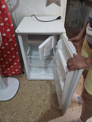 Zanusi mini fridge like new