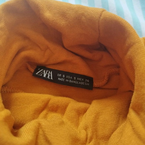 Zara mustard turtleneck like new, size S