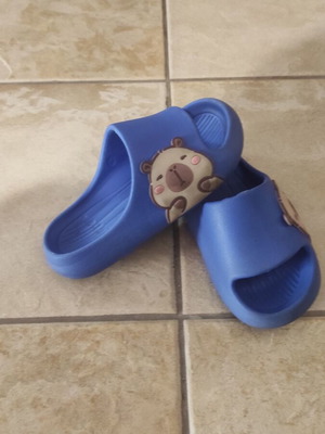 Blue slippers size 30-31 like new