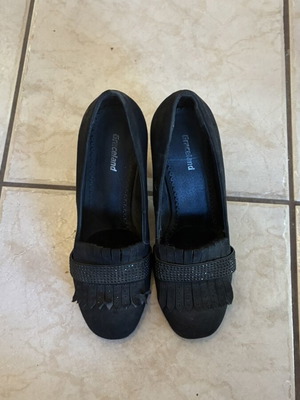 Graceland black leather pumps, size 37