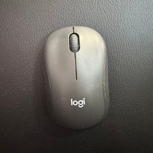 Logitech M220 wireless mouse like new with battery