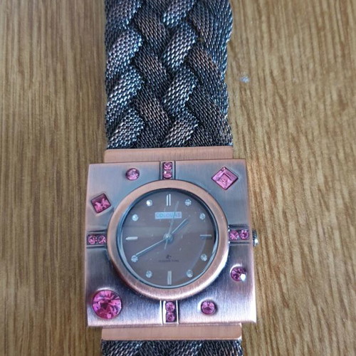 Y2K Makgio women's vintage wristwatch pink gold new