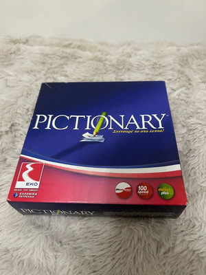 Pictionary Board Game like new