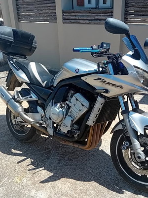 Yamaha FZS 1000 Fazer μηχανή μεταχειρισμένη, πολύ καλή κατάσταση, καινούργια λάστιχα