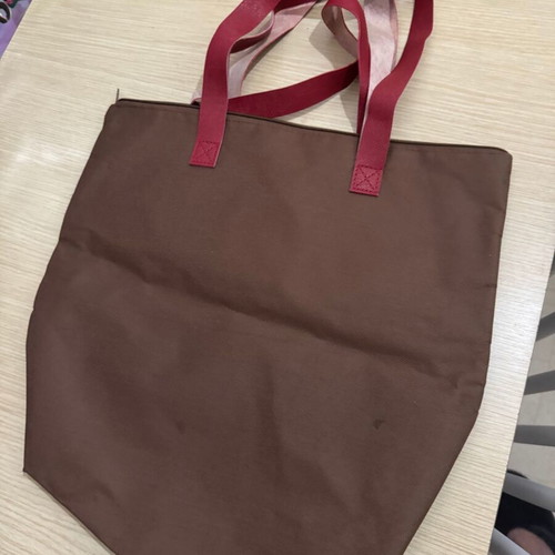 Fabric hand bag used with zipper