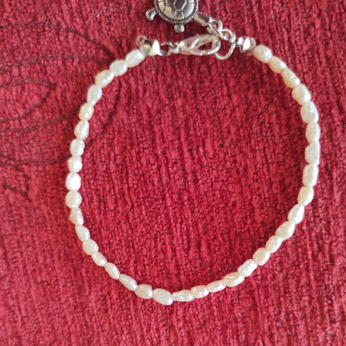 Bracelet handmade with pearls, like new, white