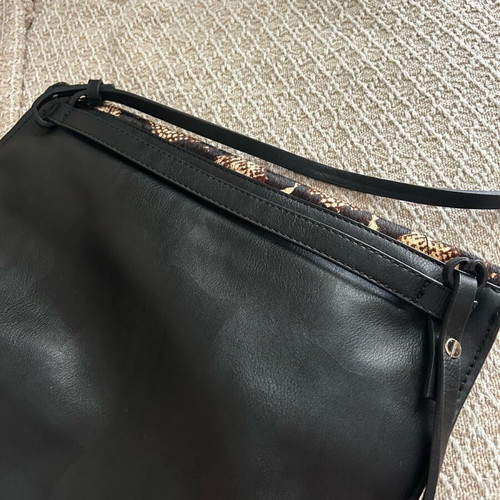Zara shoulder bag snake print like new, black