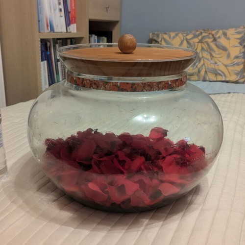 Large glass jar with lid like new
