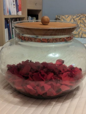Large glass jar with lid like new