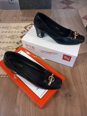 B-Soft black pumps like new, comfortable and elegant size 39