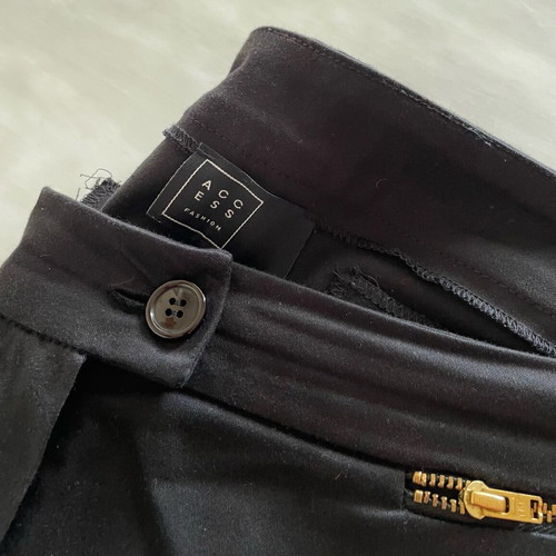 Access black pants like new