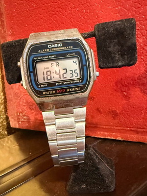 Vintage wristwatch used, silver bracelet, unisex style
