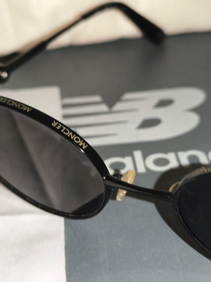 Moncler Tatou ML0224 μαύρα οβάλ γυαλιά ηλίου