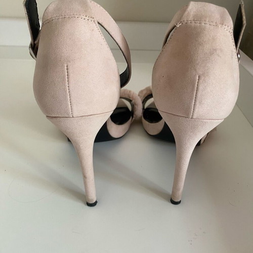 Heeled sandals used, baby pink with fur details, size 38