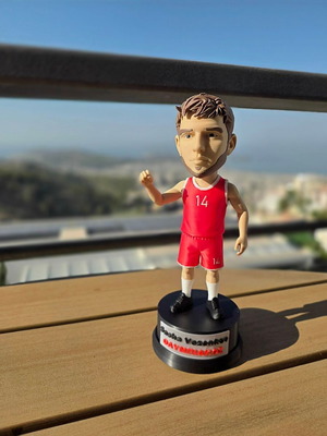 Sasha Vezenkov 3D printed figure new with Olympiacos keychain