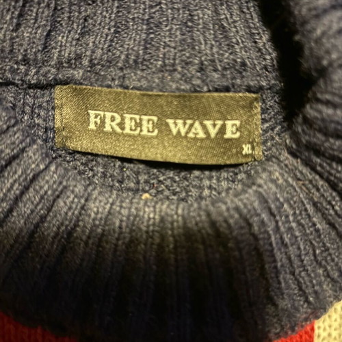 Free Wave sweater used, size XL, blue