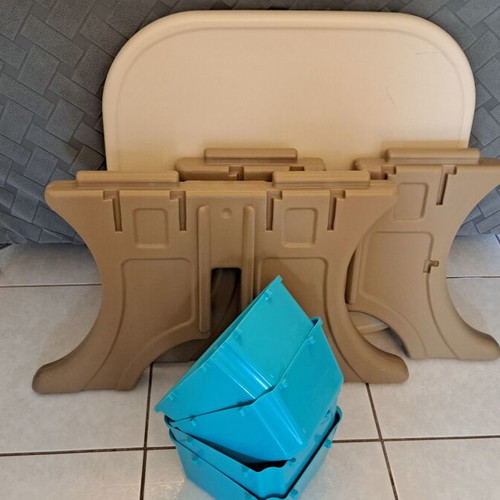 Children's table like new, sturdy plastic, assembly required